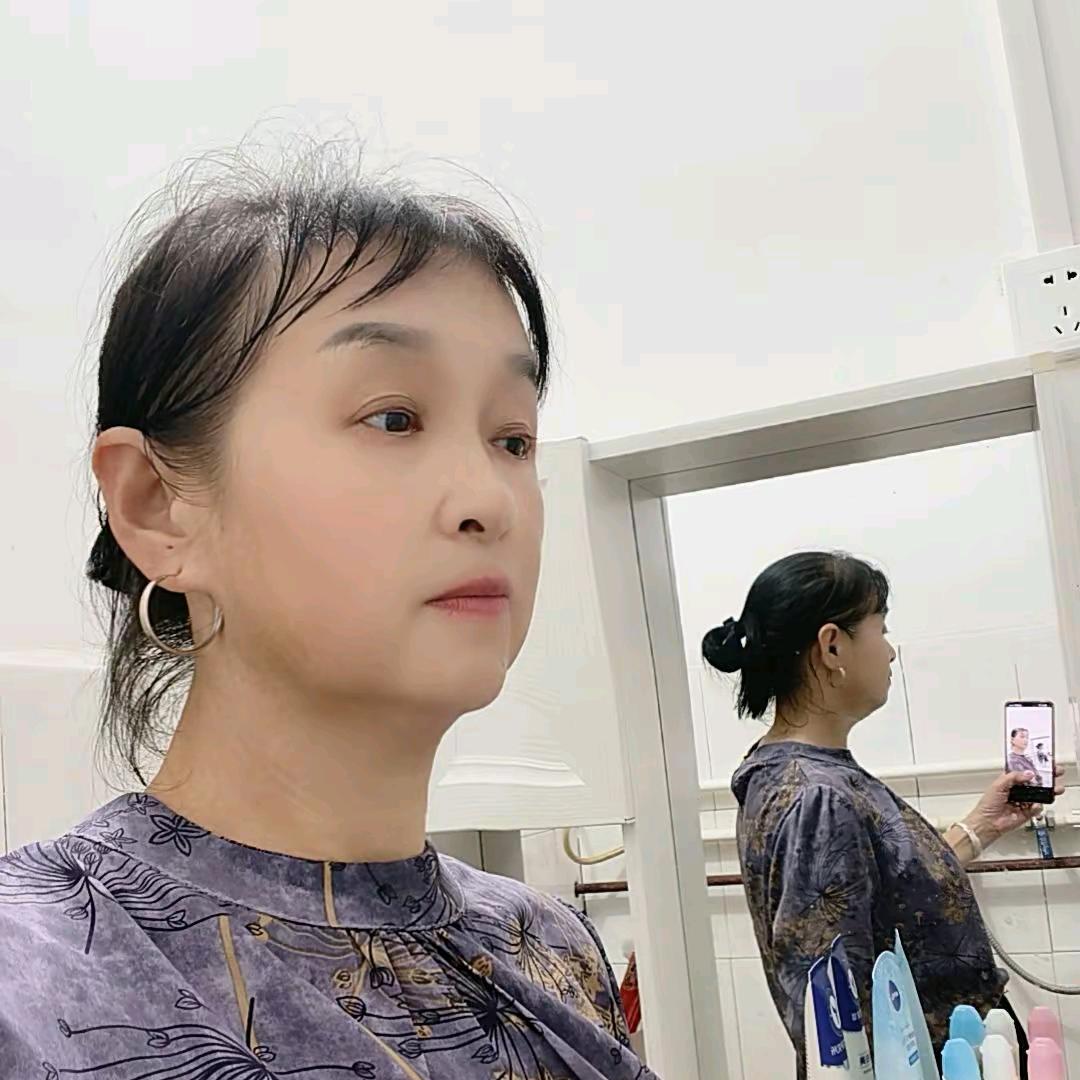 屋檐下的光