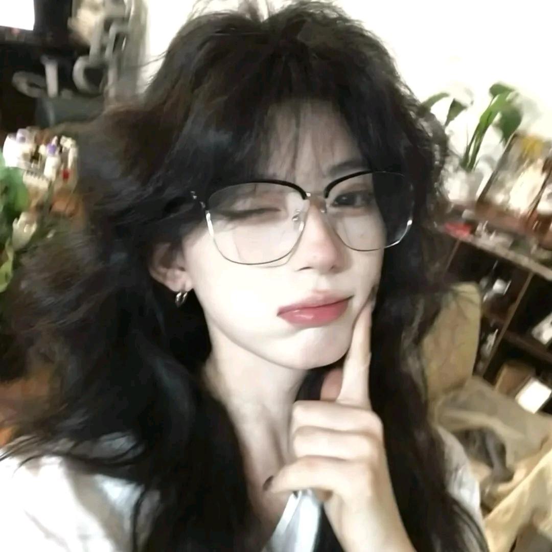 小🐟好 困💤.
