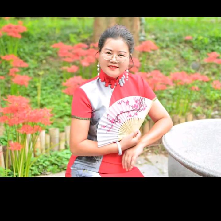 莲花盛开。