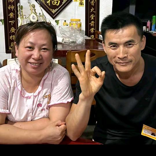 双贵购售牛肉馆老板娘