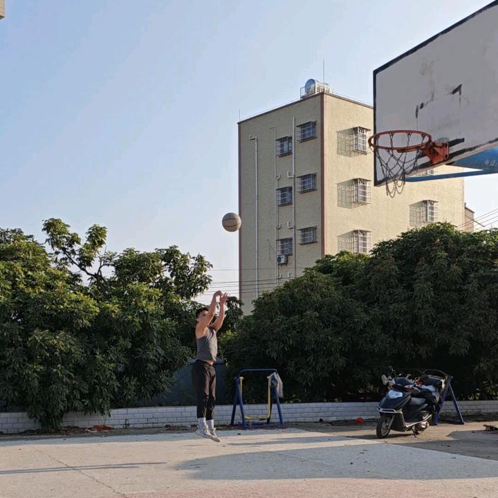 会打一点点🏀