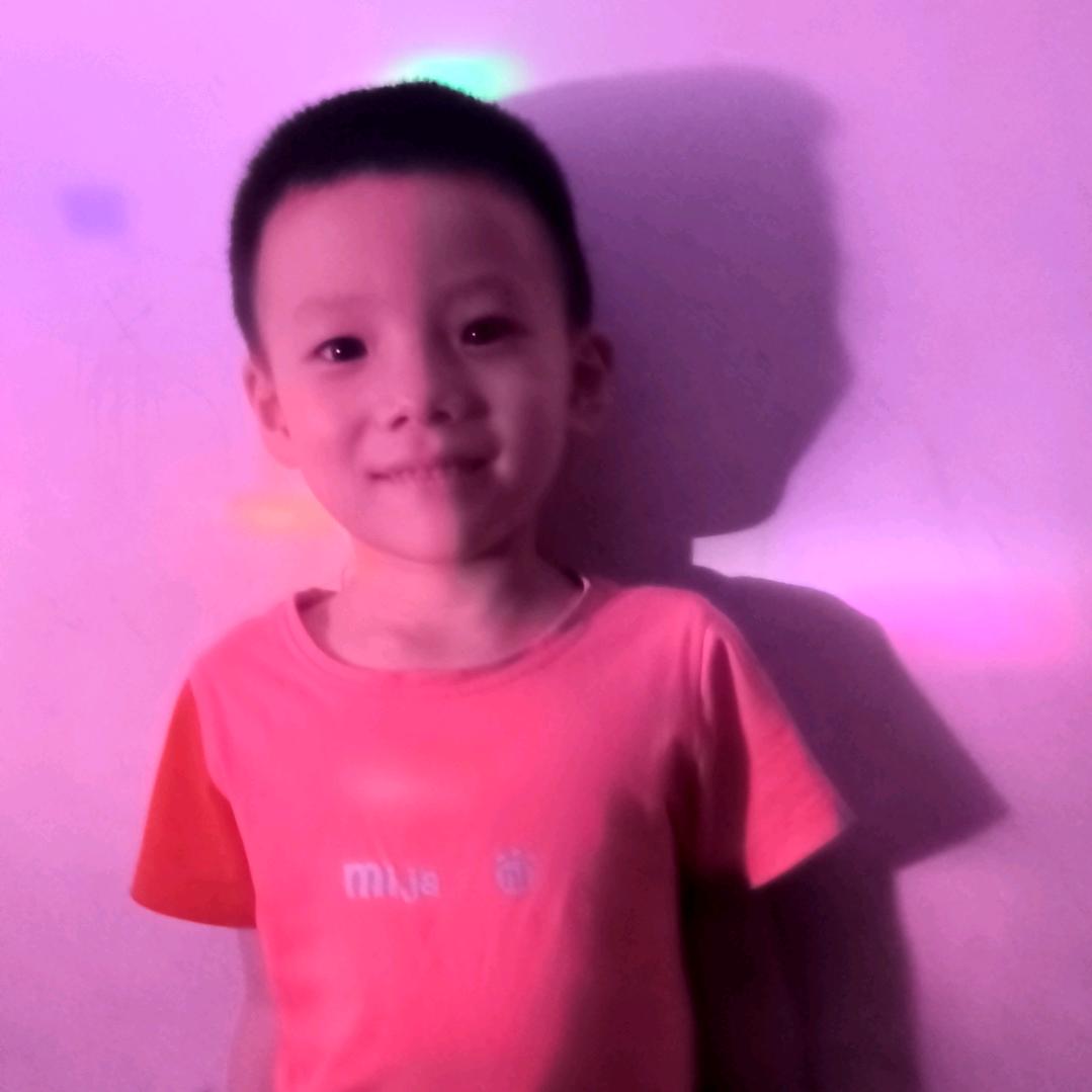 佳琪思念爸爸妈妈