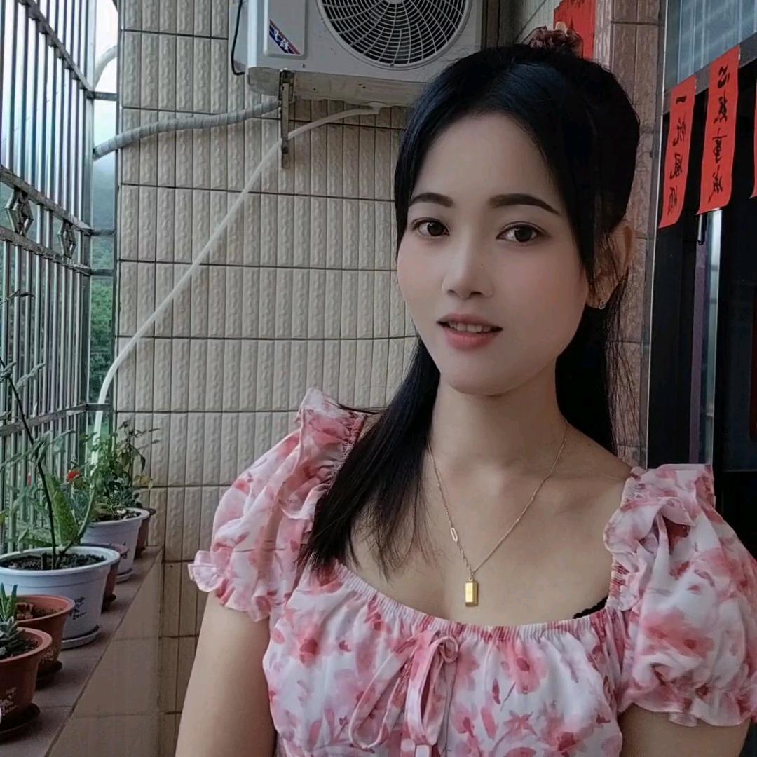 村里有个姑娘叫小芳芳💞