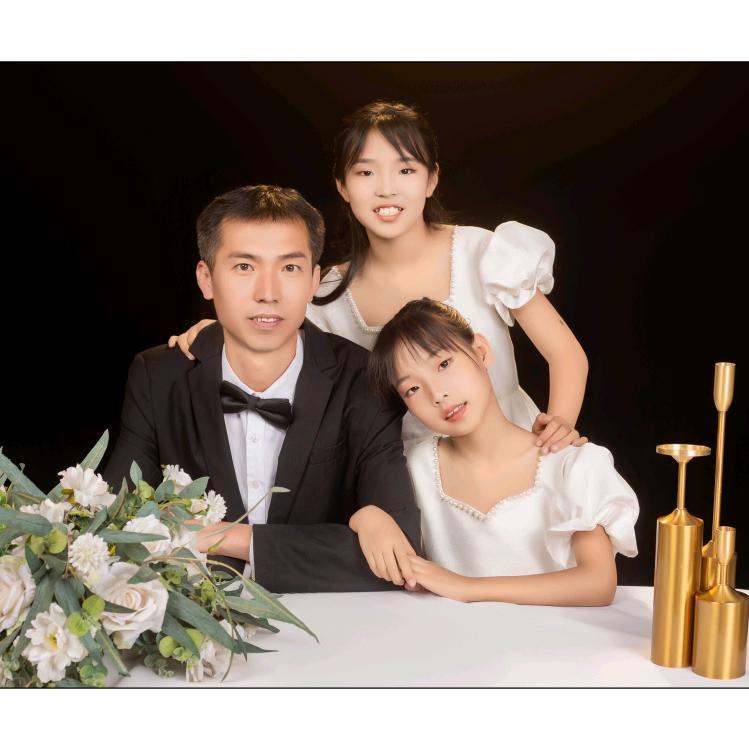 单身父亲带两女儿，