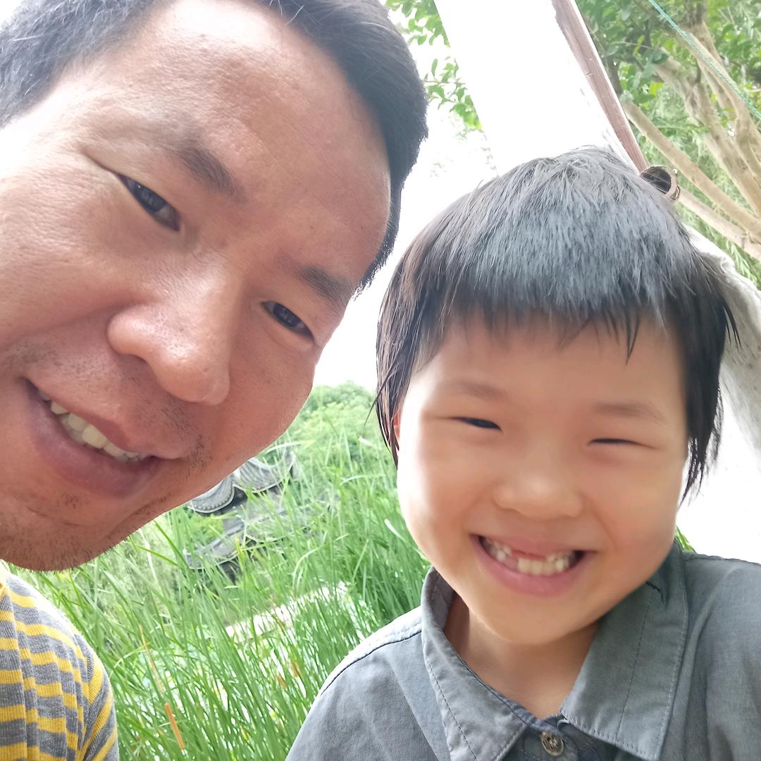 自闭症轩宝与裁缝爸爸