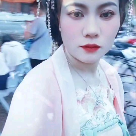 迷亿人睡觉吧梦里啥都有虎牙妹