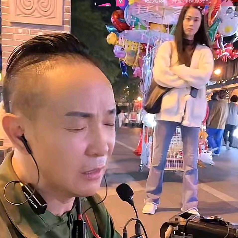 大帅锅（ 流浪歌手婧锅锅）