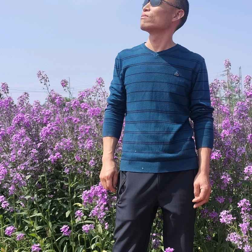 木匠小何（木门窗套墙板推拉门安装）