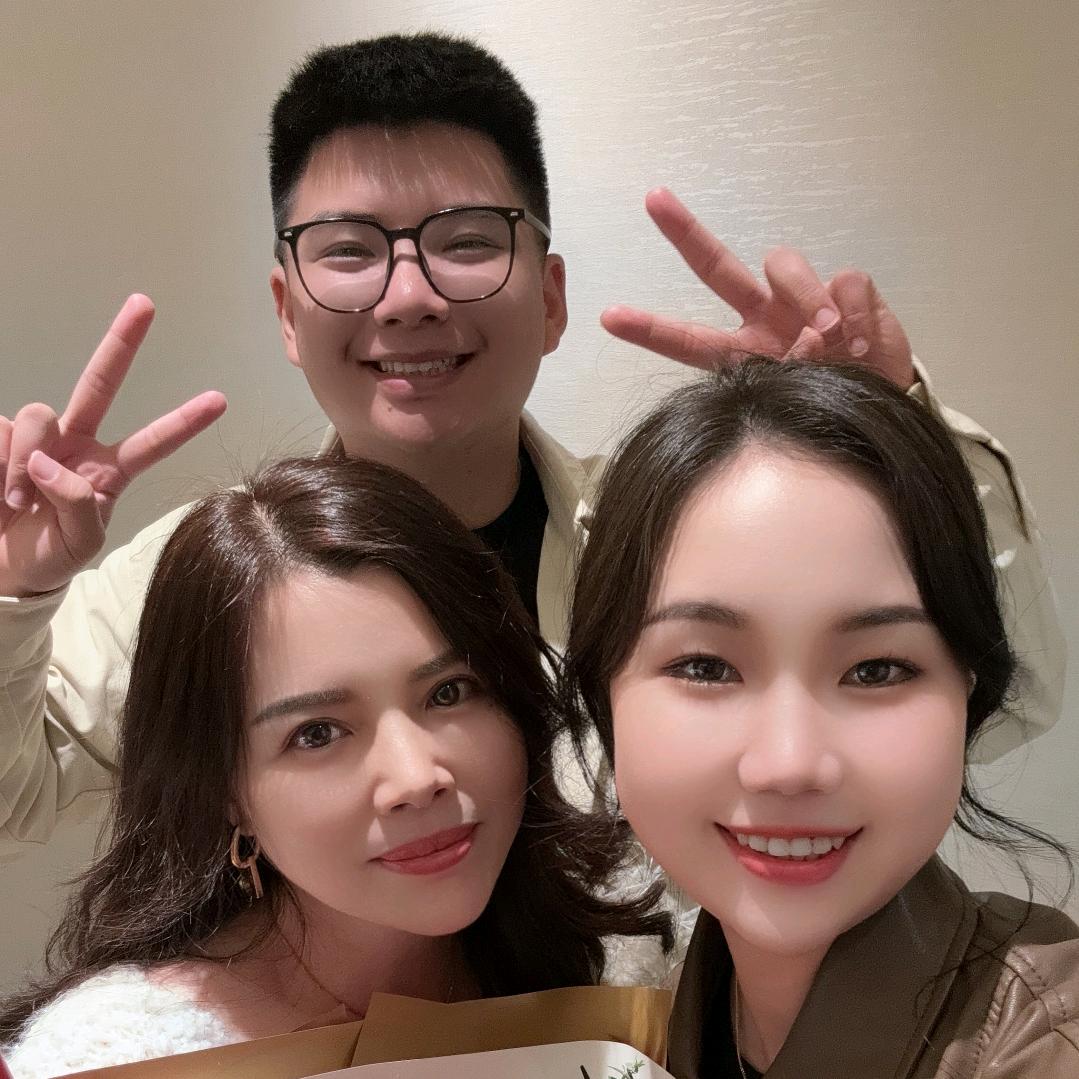 艾迎姐（肉多多家婆）