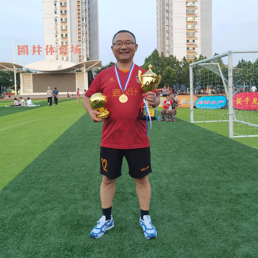 被遗忘在角落的头盔👑