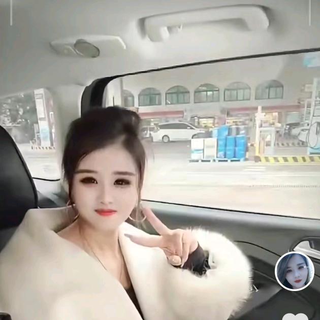何姐