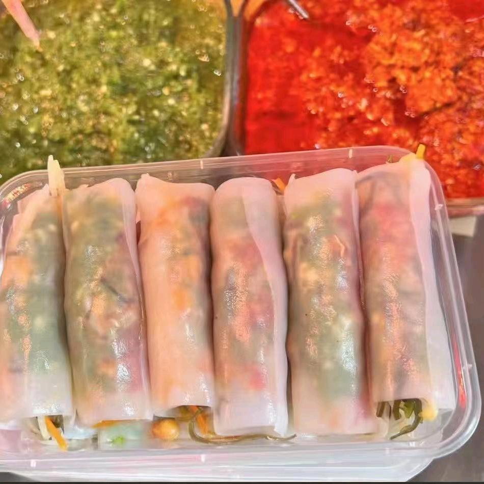 28岁性感小叔在线卖小裹卷