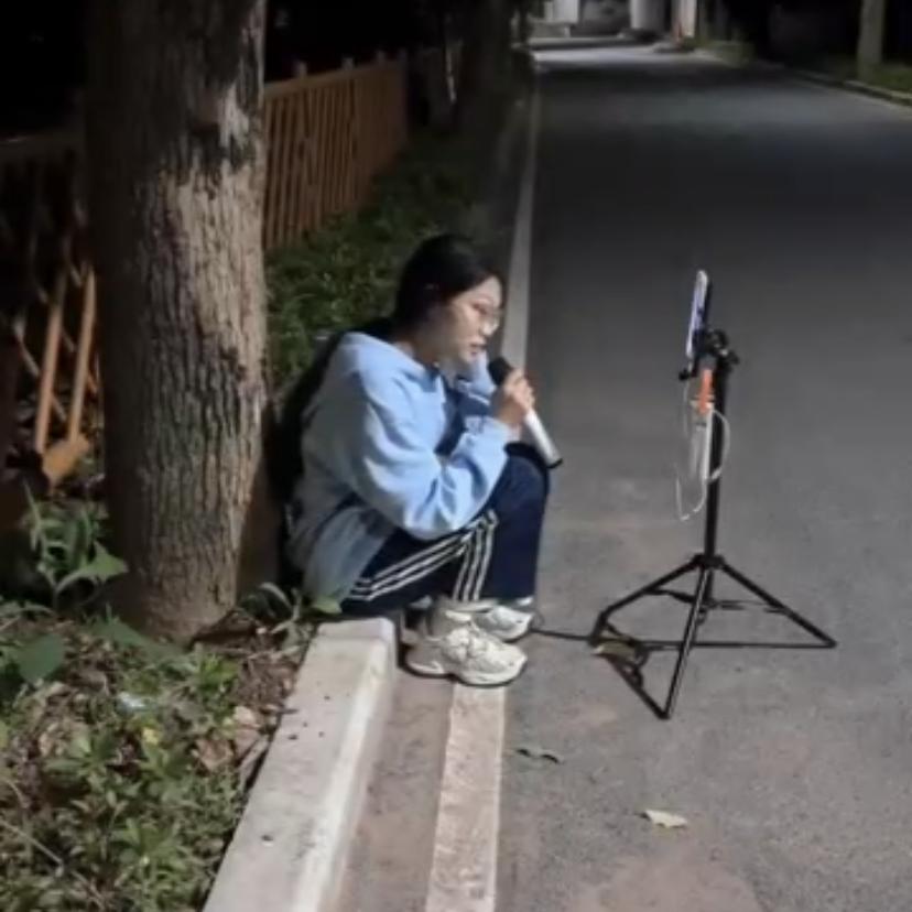 浪鲸(广州东方国际商业广场店)小玉在努1力·阽式