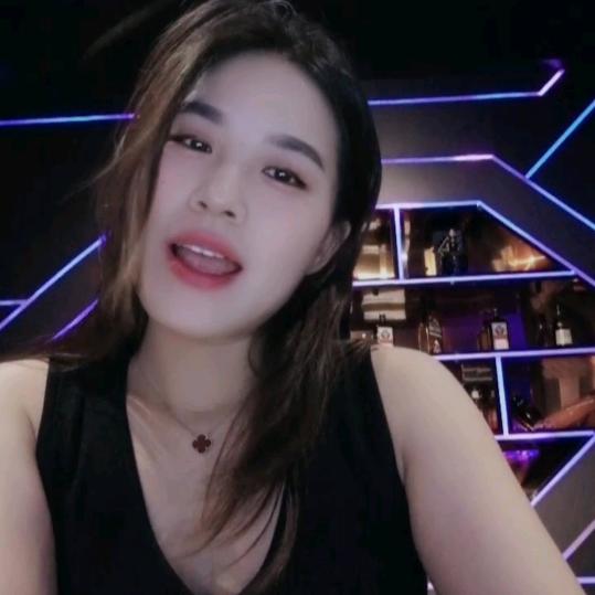 鱼･)っ♡　美美♪