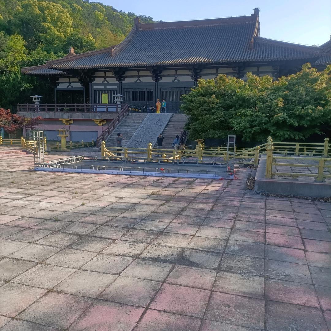 有缘相聚，无缘不识