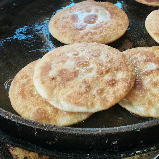 甘萍烤炉灌饼。
