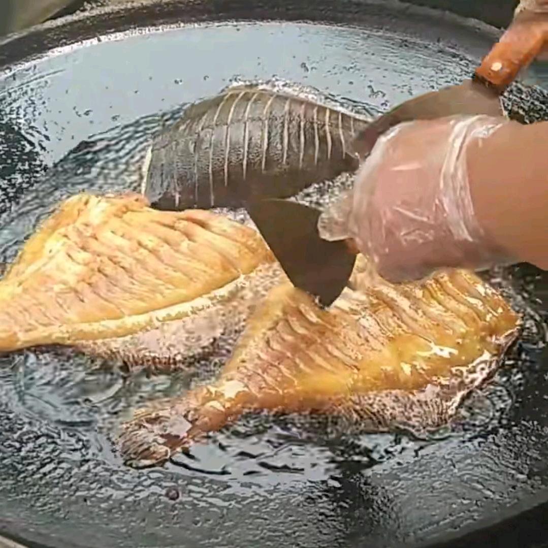 峰峰煎鱼小哥