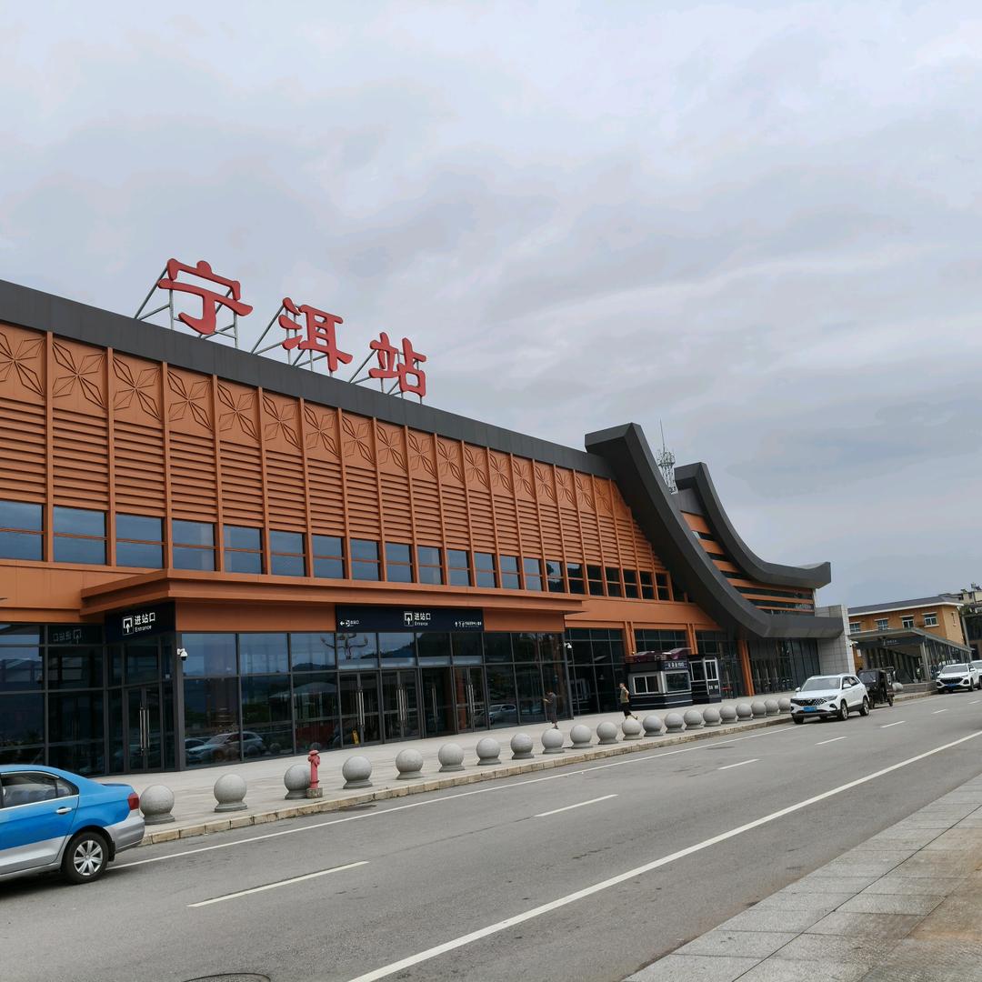 茶源广场大树脚烧烤