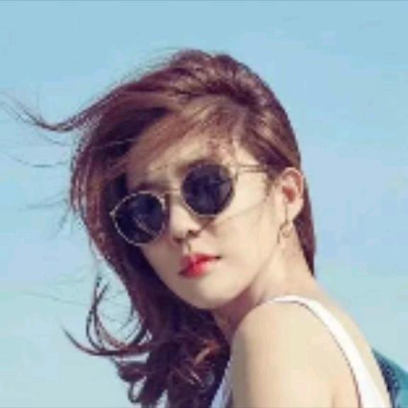 @王妍