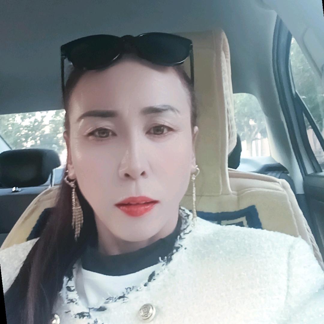 萨仁娜。东乌旗阿润家政服务中心，