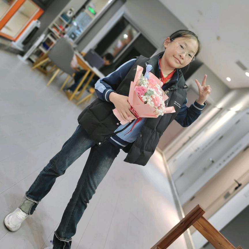 卖门窗的小女孩