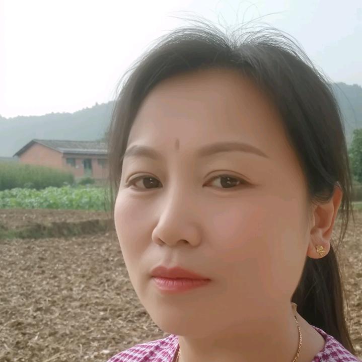 单身大脸女人（芳芳）