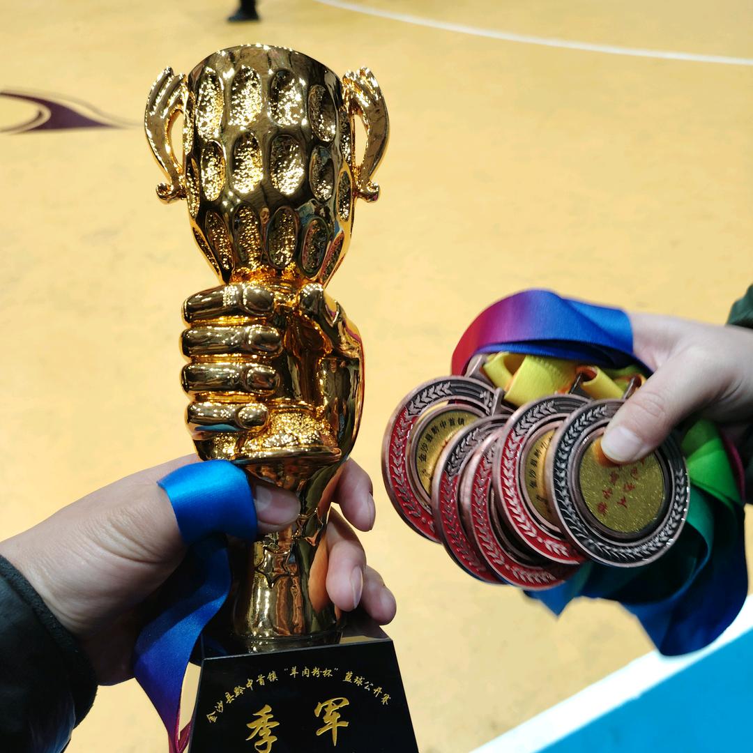 小钱爱打🏀🏀