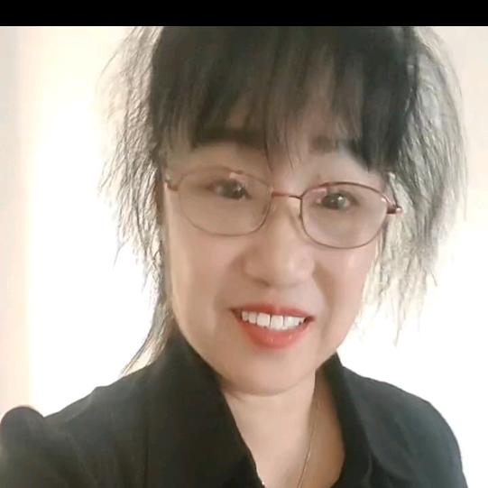 燕子飞向远方。