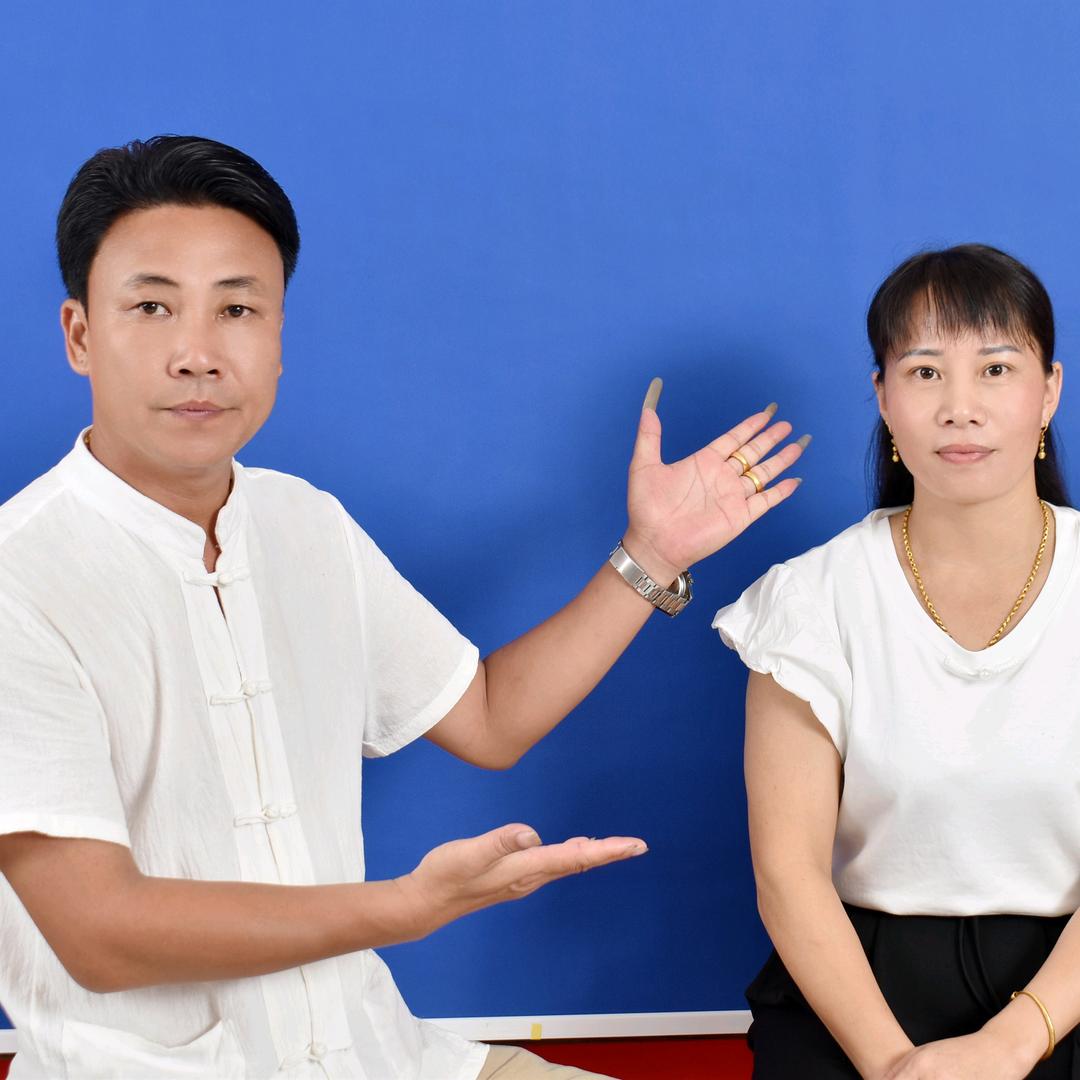 郑豪龙专业点痣论痣祛斑美容服务店（小号）