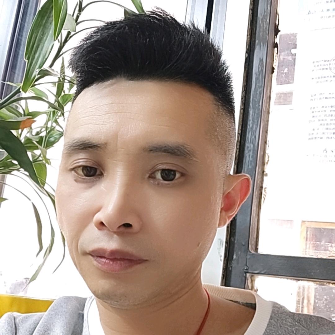 熊熊爱吃零食