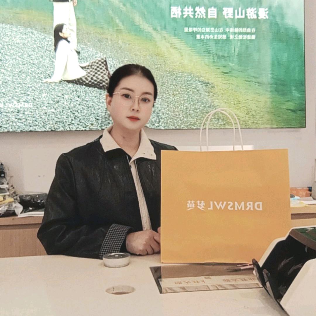 梦燕梅姐爱穿搭