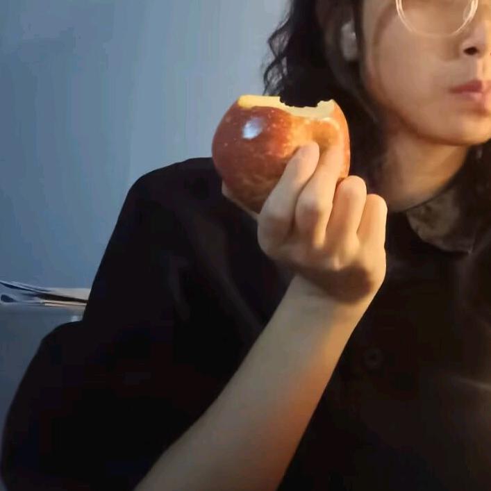 嗨，芊然