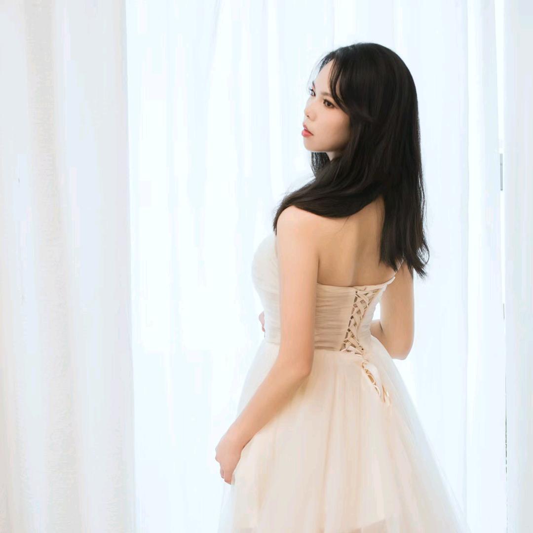 暖杏女装设计馆