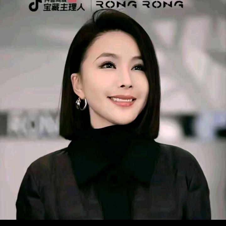 溶溶RONGRONG-每日穿搭