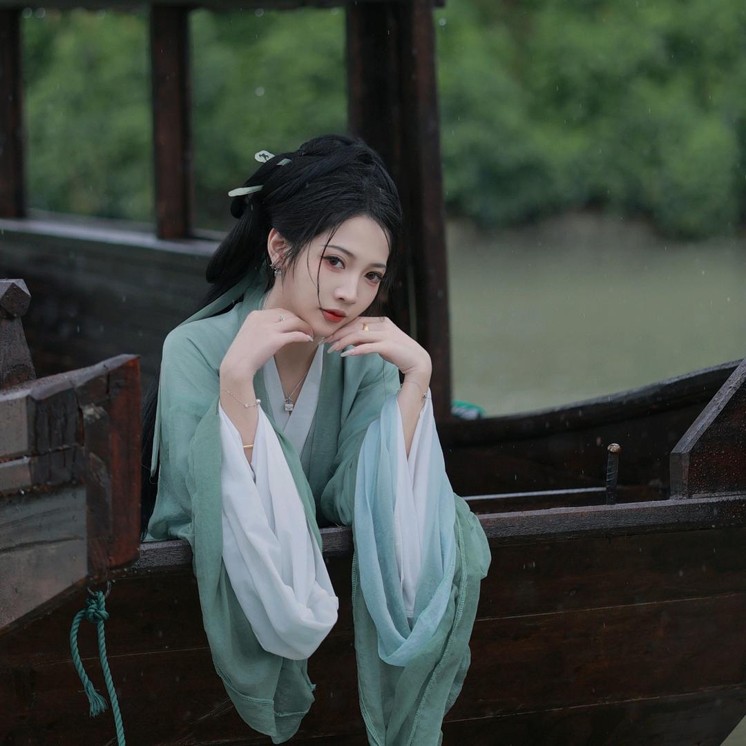黛眉云鬓汉服馆