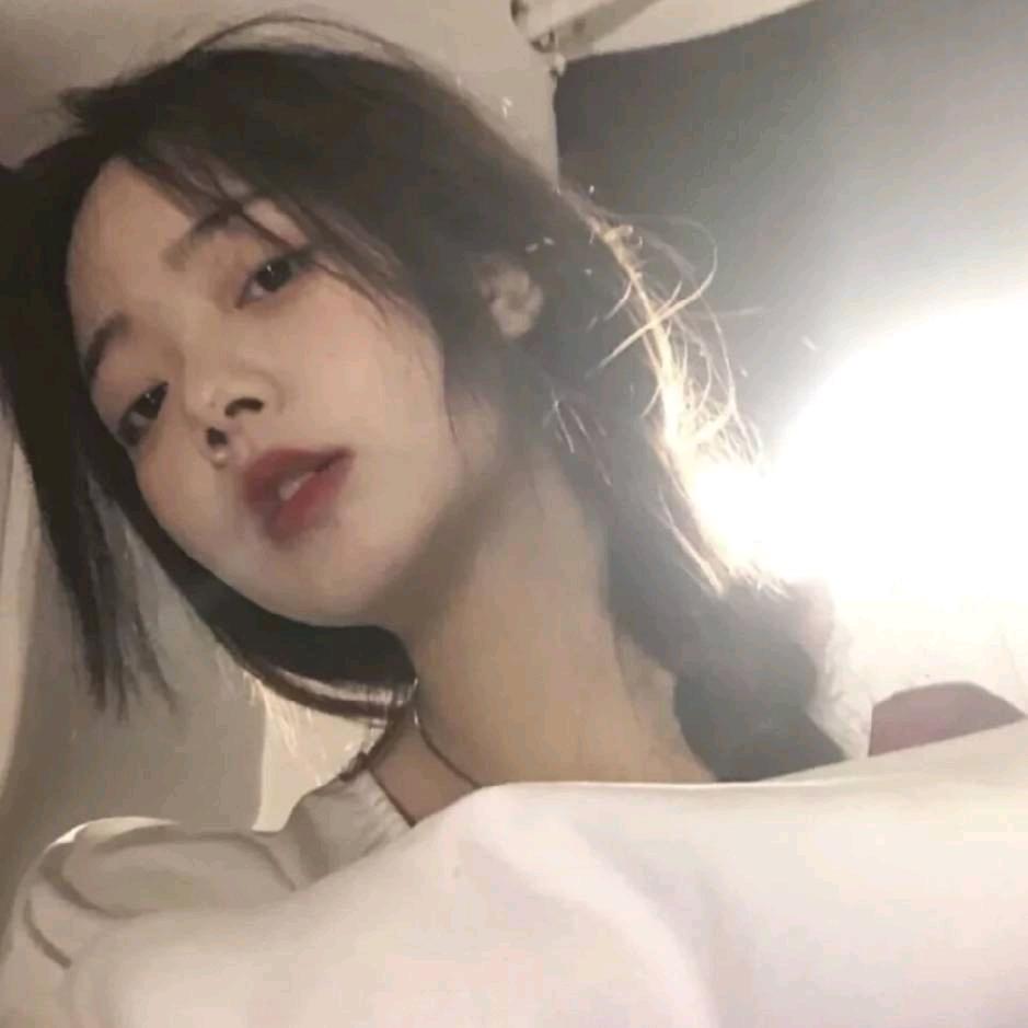 放满香菜的麻辣烫