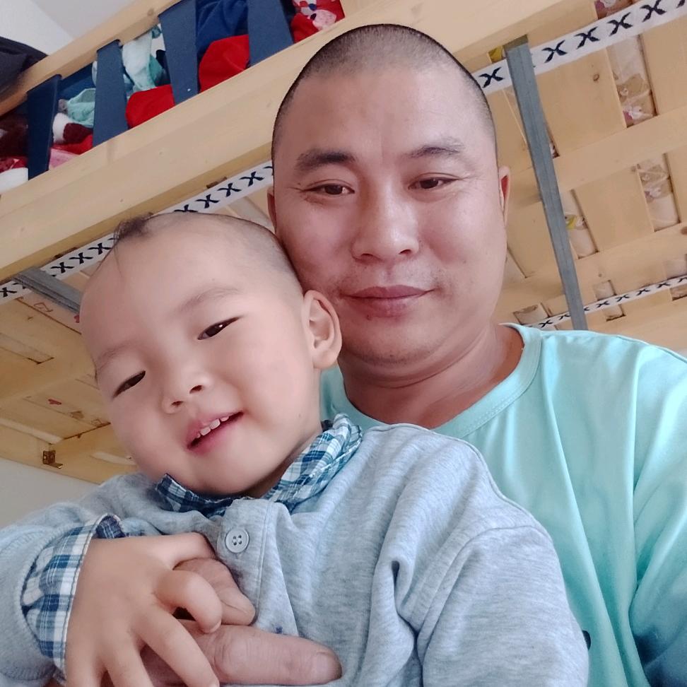 镇雄斌哥，卖正宗乡下土猪肉。