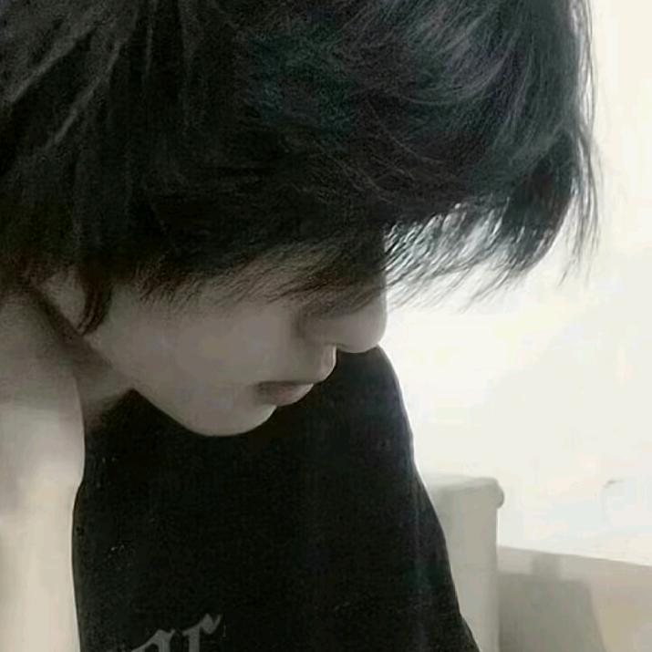 忘芊.