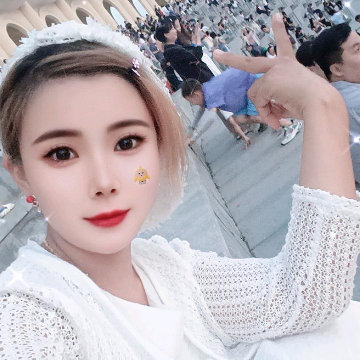 ℒᎭℯ⃝爱人先爱己璐