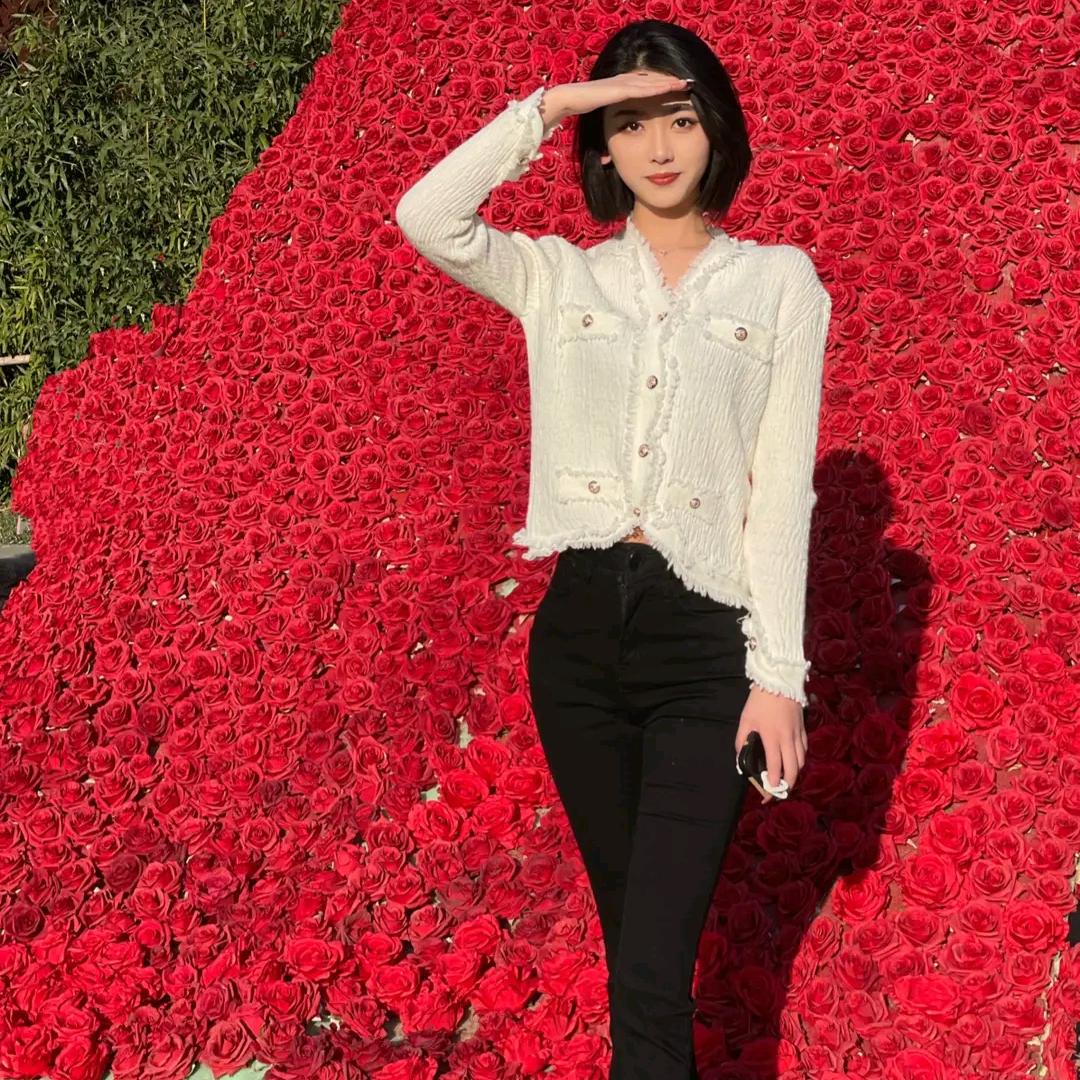 短发的姑娘