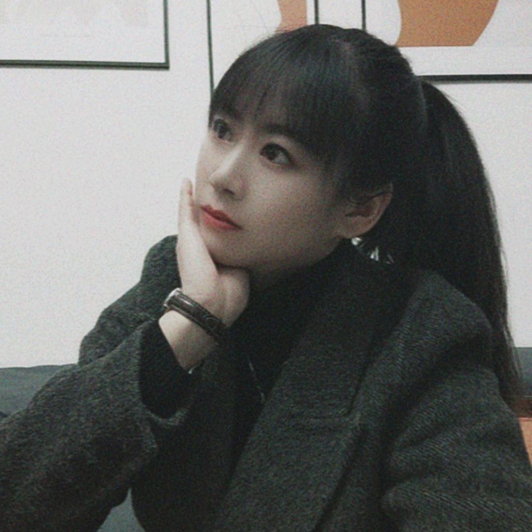 一个很安静的小女子