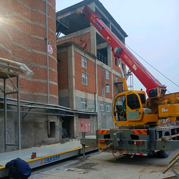 舞钢英杰吊装（8—100吨）