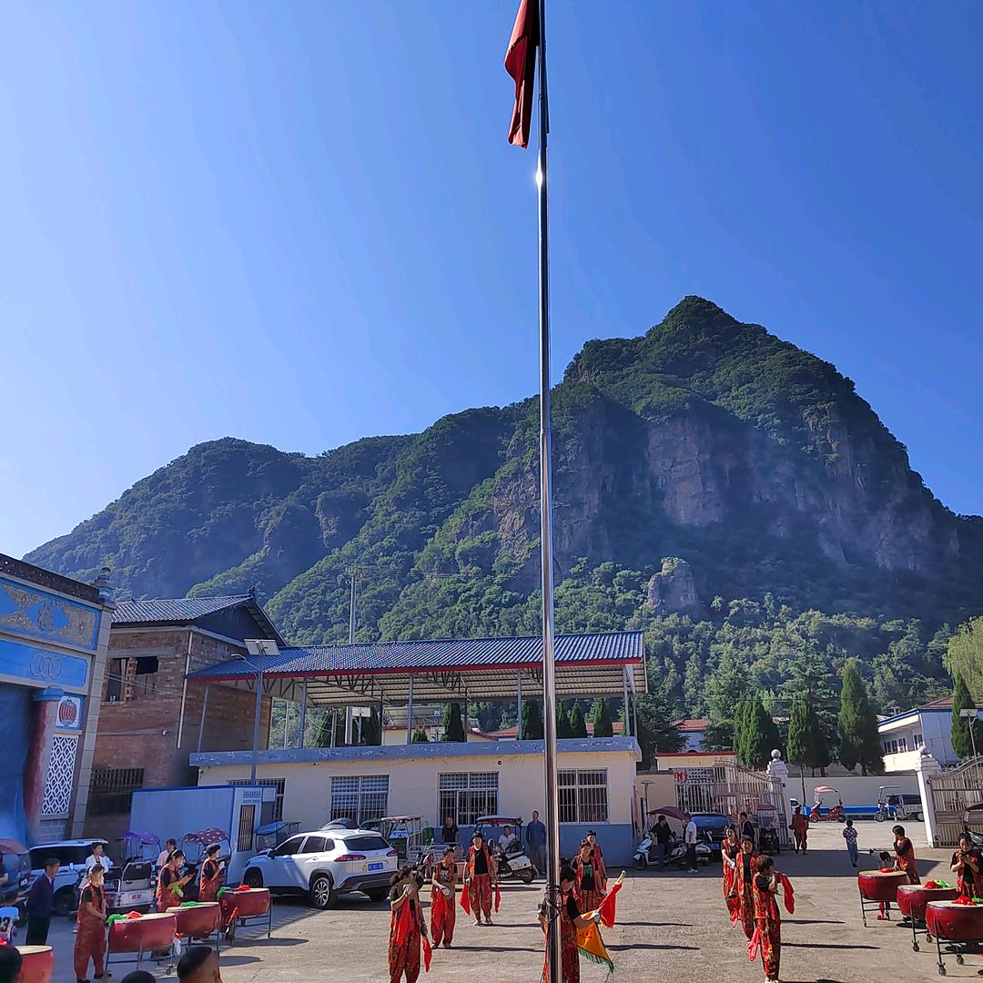 九龙山下