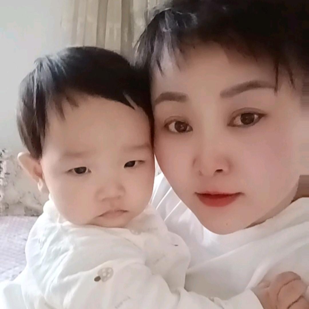 80后月嫂～育婴师