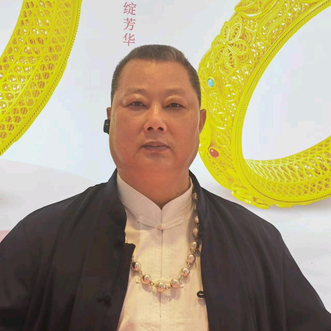 周大金珠宝金中皇文山店老汪