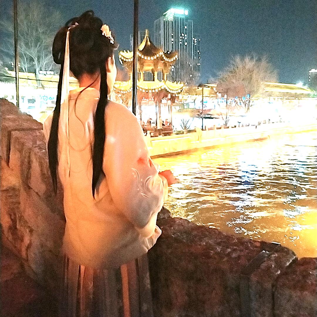 雅若鹏辉