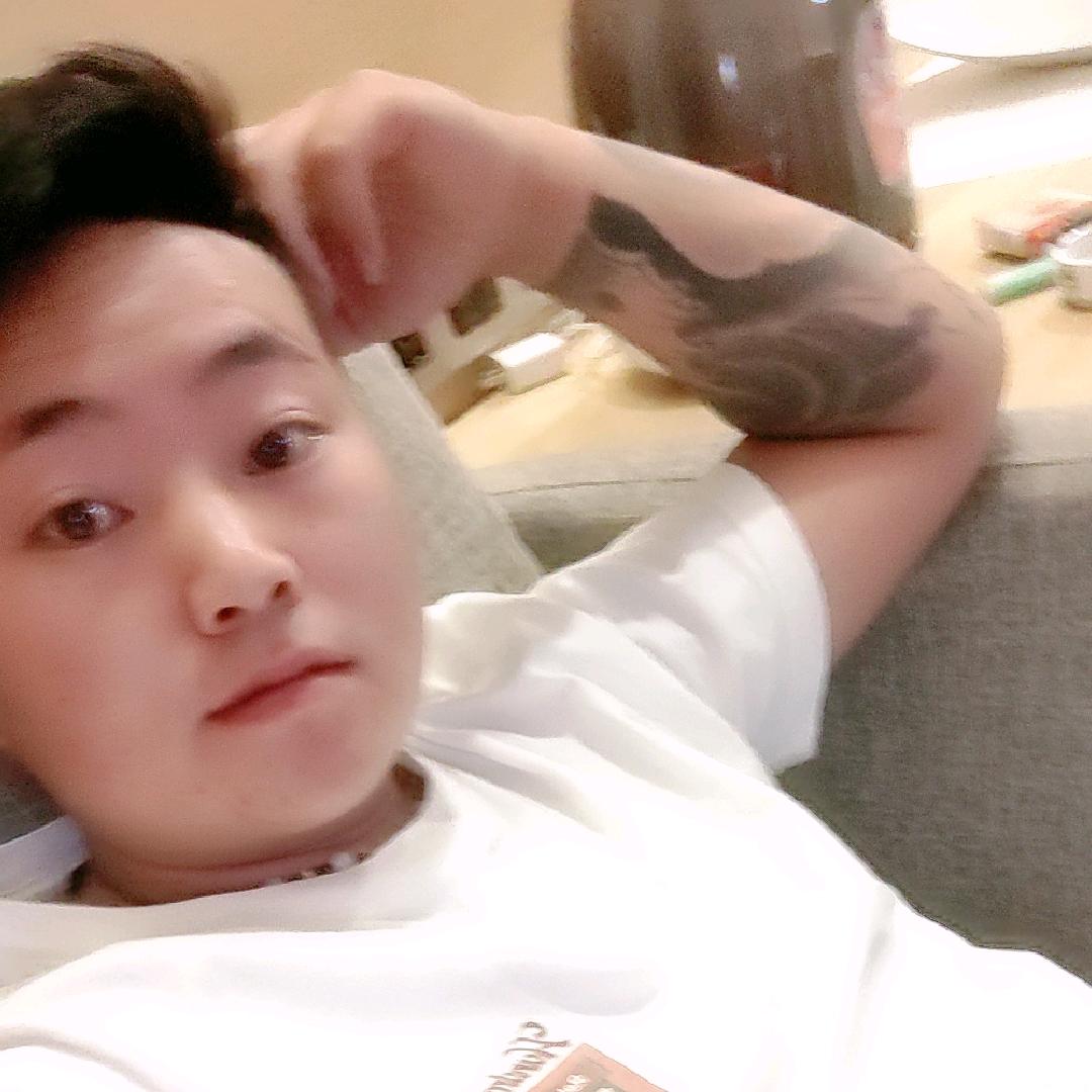汐颜染瞳