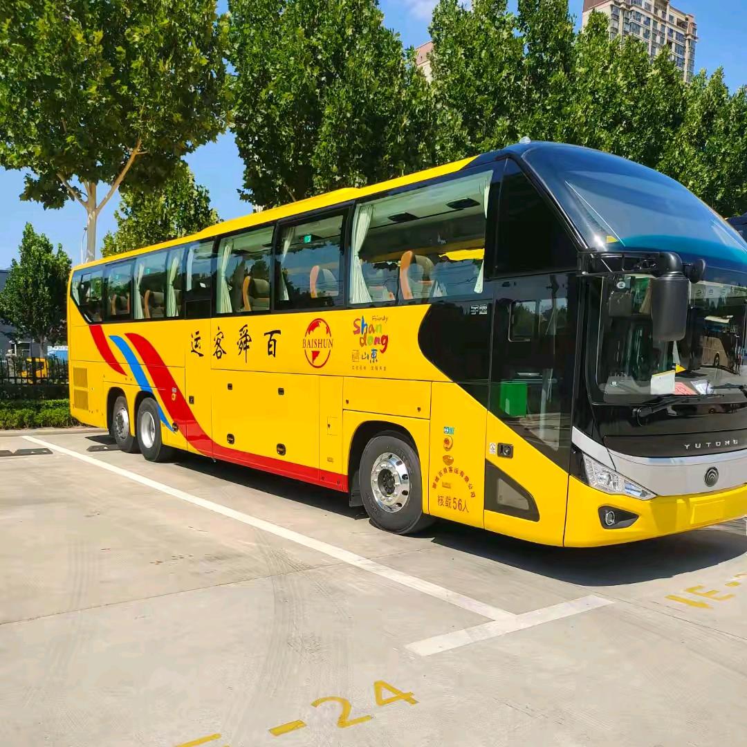 开旅游客车的萬万