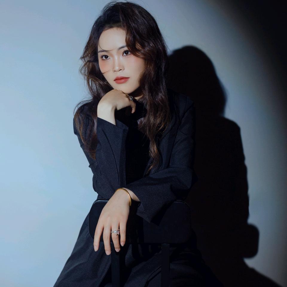 银杏旅拍化妆师娇娇