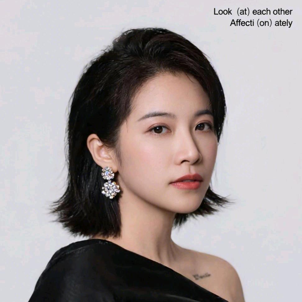 康老师纤小医 易见美